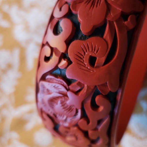 Cinnabar Bangle - Picture 2 of 3